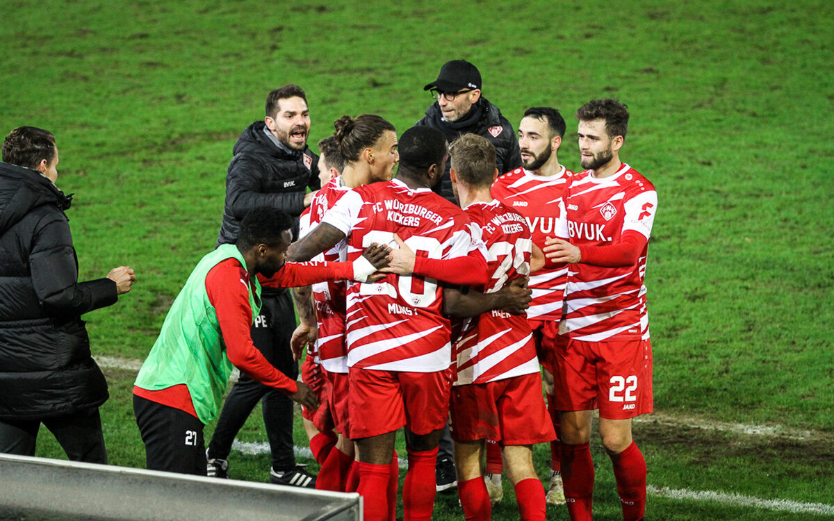 Würzburger Kickers Jubel Heimsieg (20/21) Würzburger Kickers Jubel Heimsieg (20/21)